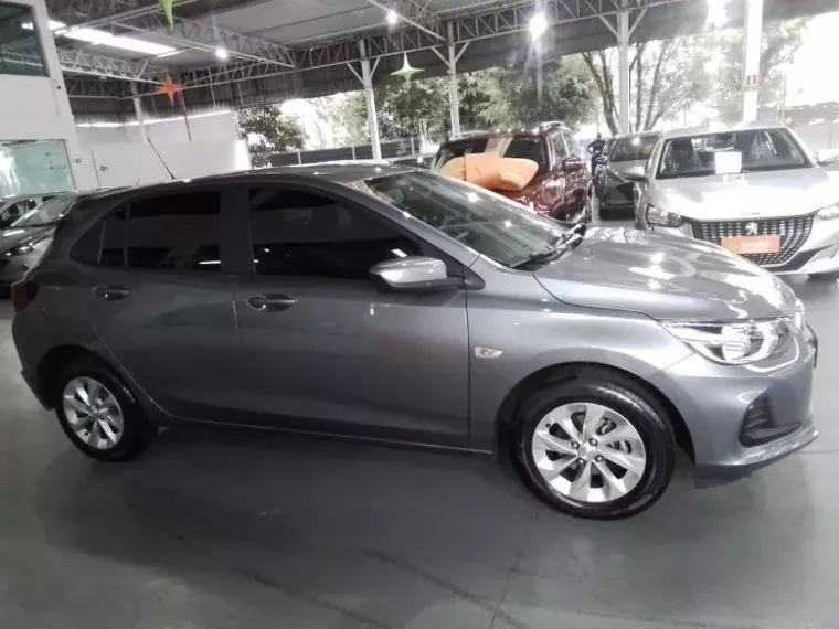 Chevrolet Onix Cinza 8