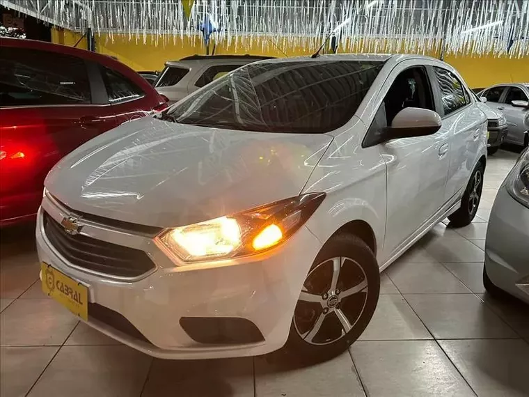 Chevrolet Onix Branco 8