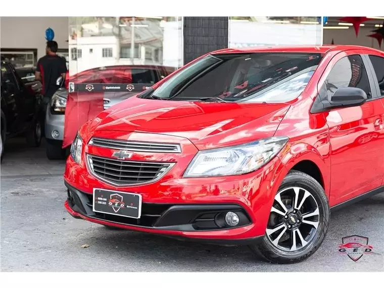 Chevrolet Onix Vermelho 15