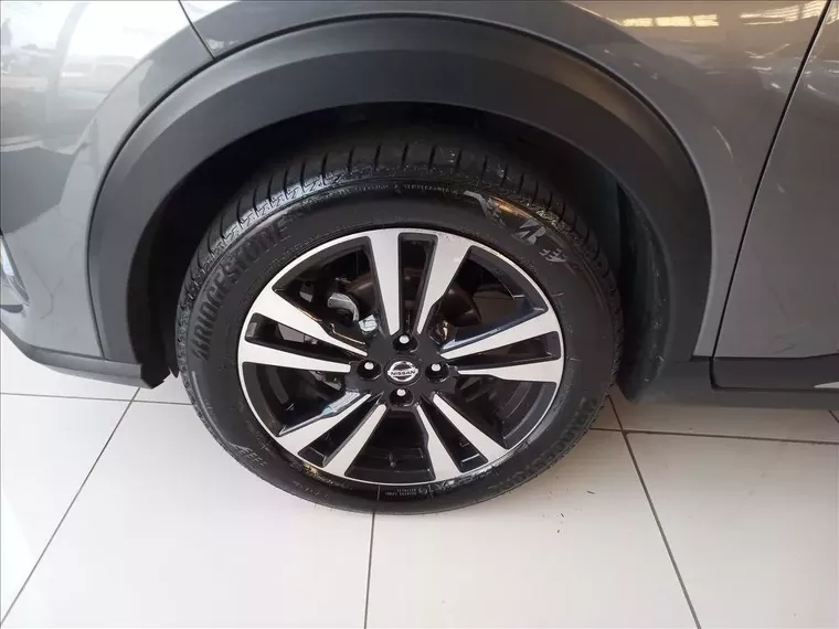 Nissan Kicks Cinza 14