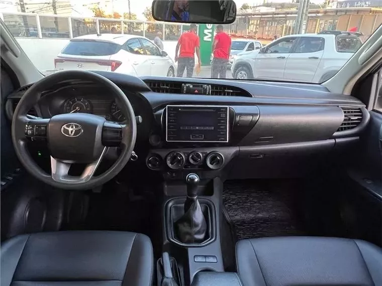 Toyota Hilux Branco 6