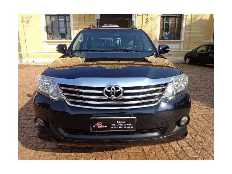 Toyota Hilux SW4 Preto 1