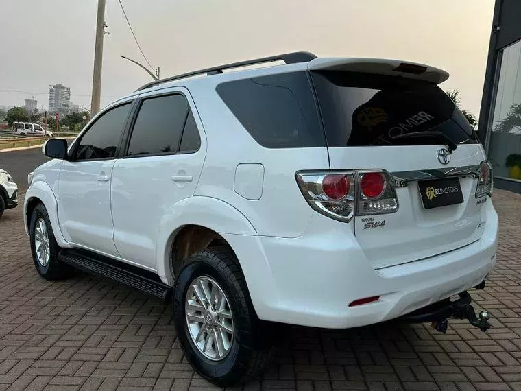 Toyota Hilux SW4 Branco 7