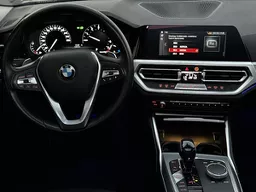 BMW 330i