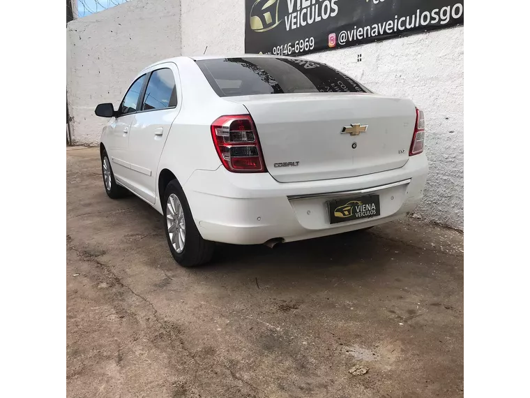 Chevrolet Cobalt Branco 11