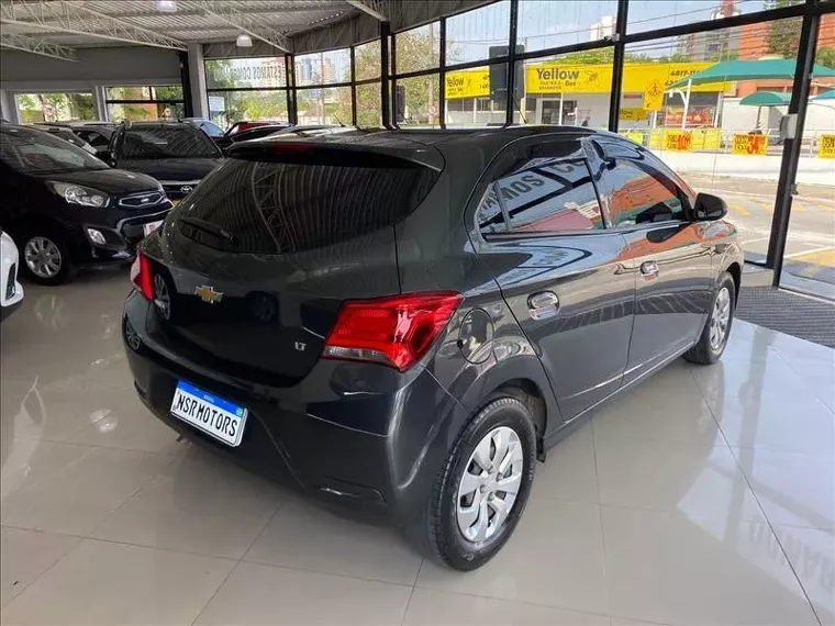 Chevrolet Onix Cinza 5