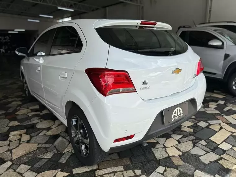 Chevrolet Onix Branco 6