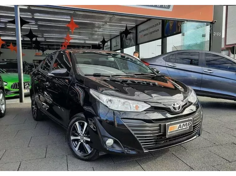 Toyota Yaris Preto 2