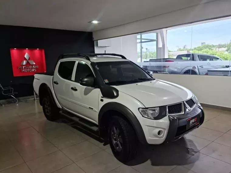 Mitsubishi L200 Savana Branco 2