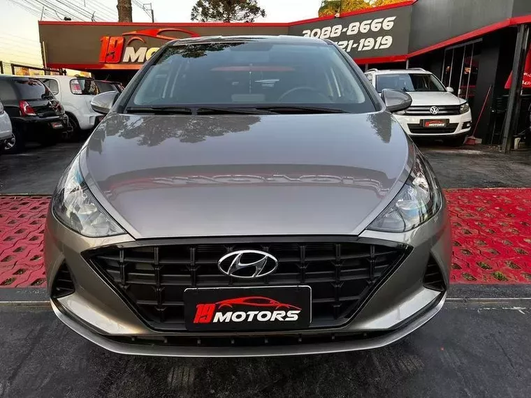 Hyundai HB20 Prata 13