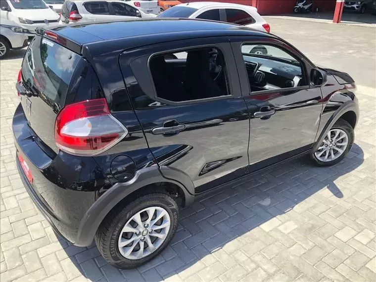 Fiat Mobi Preto 16