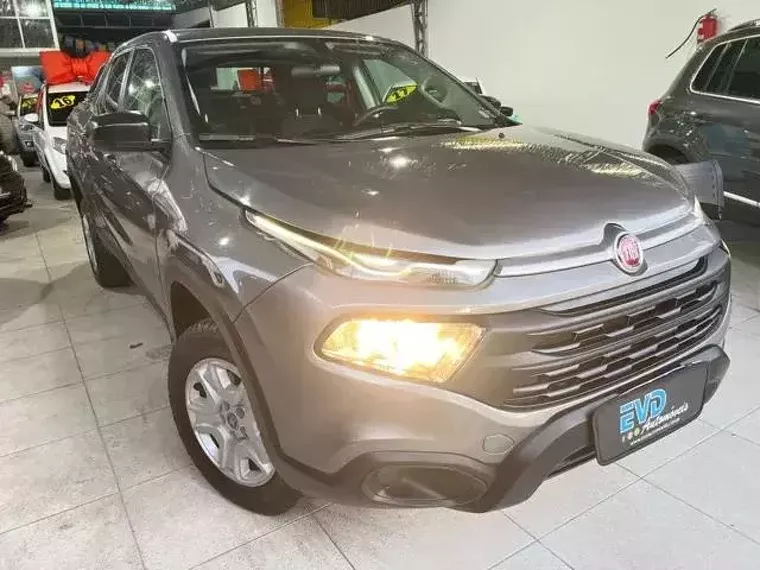 Fiat Toro Cinza 1