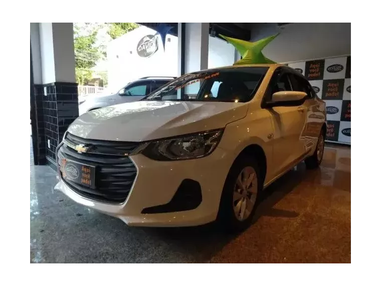 Chevrolet Onix Branco 2