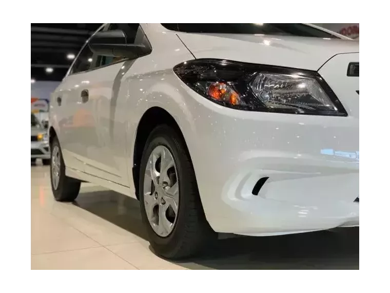 Chevrolet Prisma Branco 4