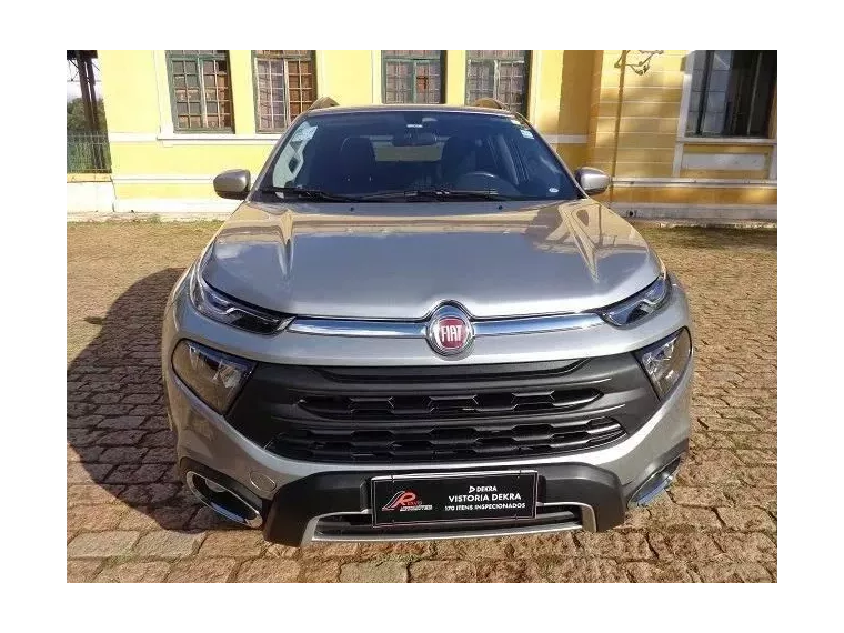 Fiat Toro Cinza 1