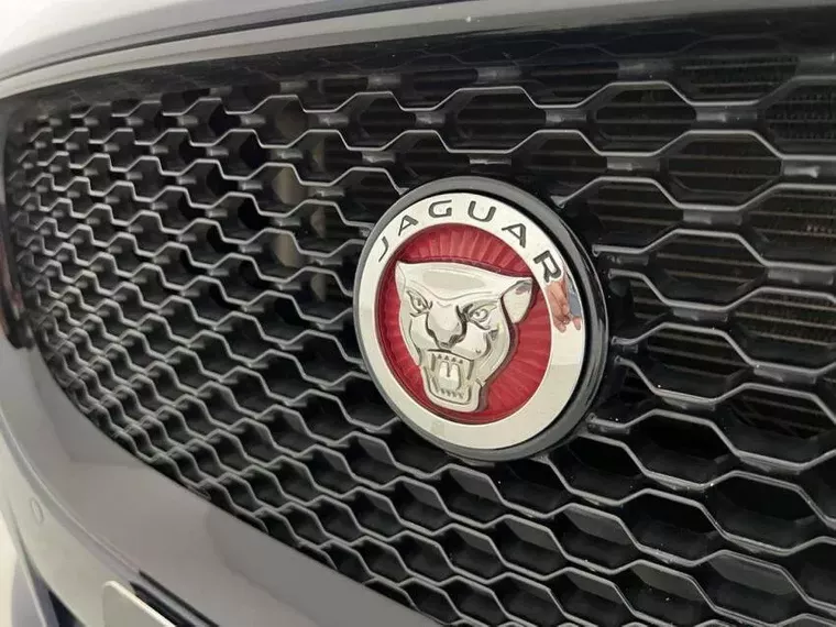 Jaguar XE Azul 1