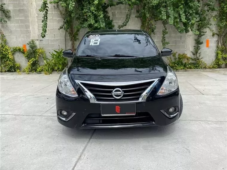 Nissan Versa Preto 4