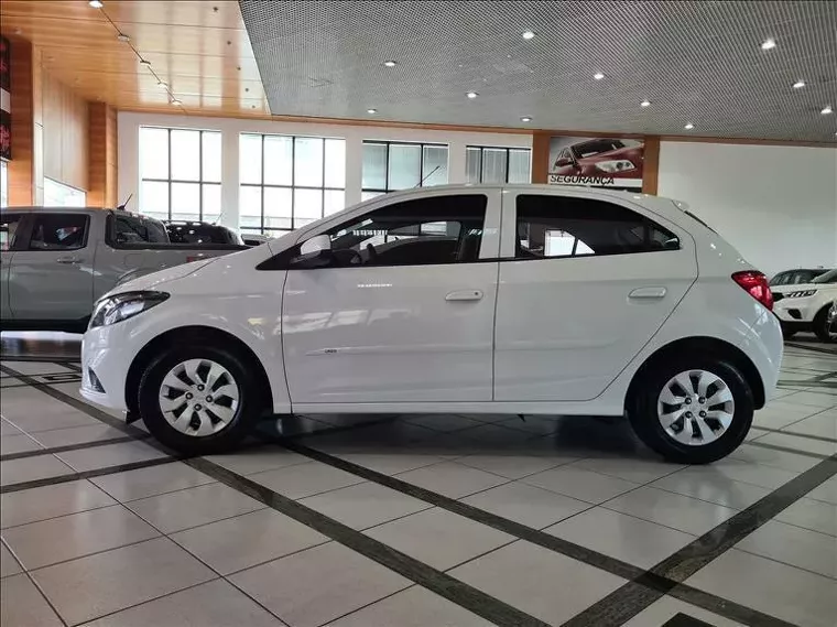 Chevrolet Onix Branco 10