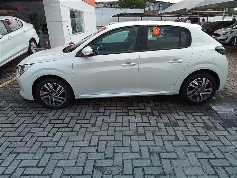 Peugeot 208 Branco 11