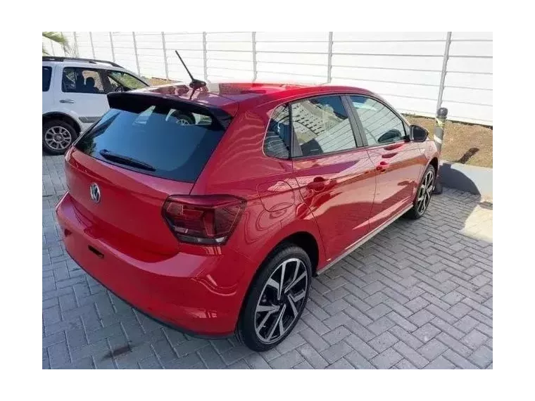 Volkswagen Polo Hatch Vermelho 1