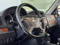 Mitsubishi Pajero Full
