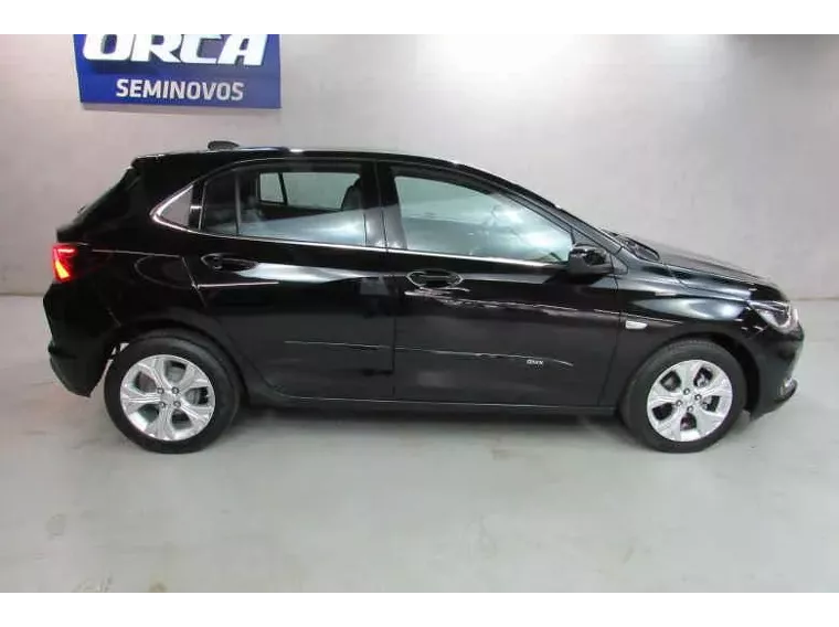 Chevrolet Onix Preto 3