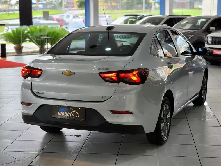 Chevrolet Onix Prata 8