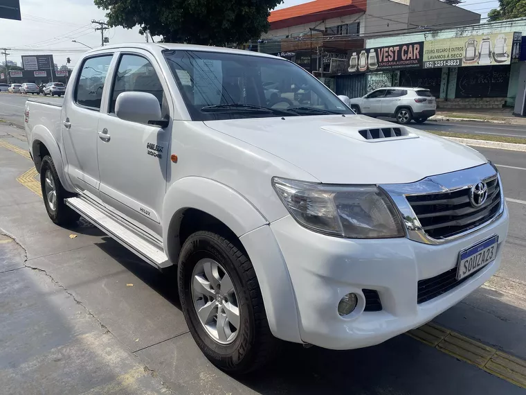 Toyota Hilux Branco 7