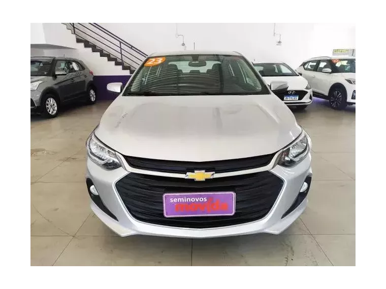 Chevrolet Onix Prata 1