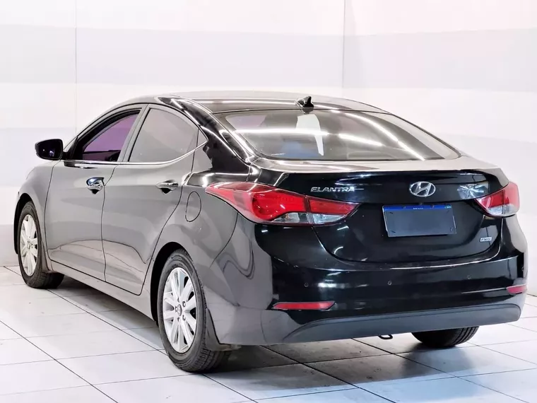 Hyundai Elantra Preto 5