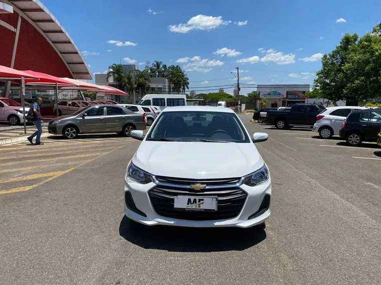 Chevrolet Onix Branco 12