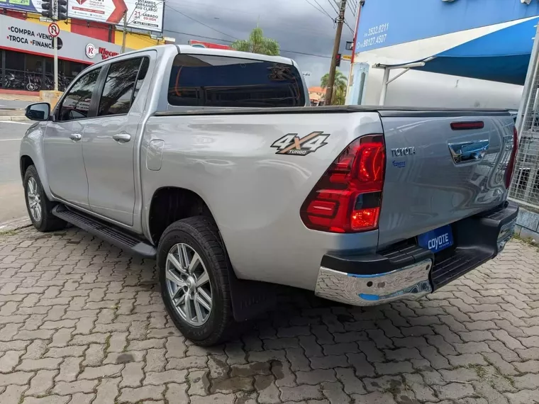 Toyota Hilux Prata 11