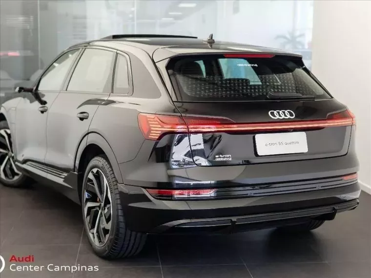 Audi E-tron Preto 19