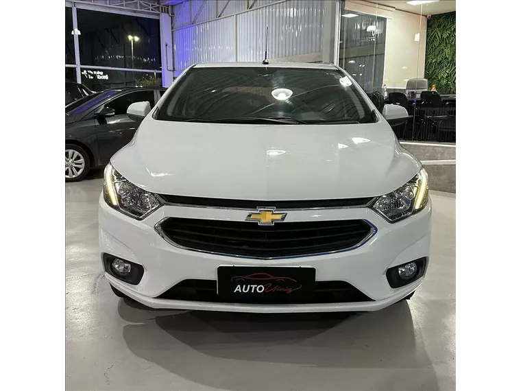 Chevrolet Onix Branco 11