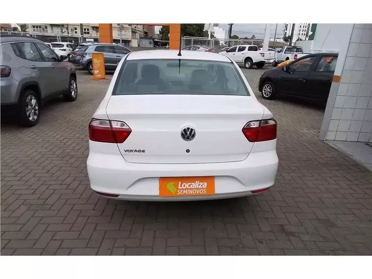 Volkswagen Voyage Branco 5