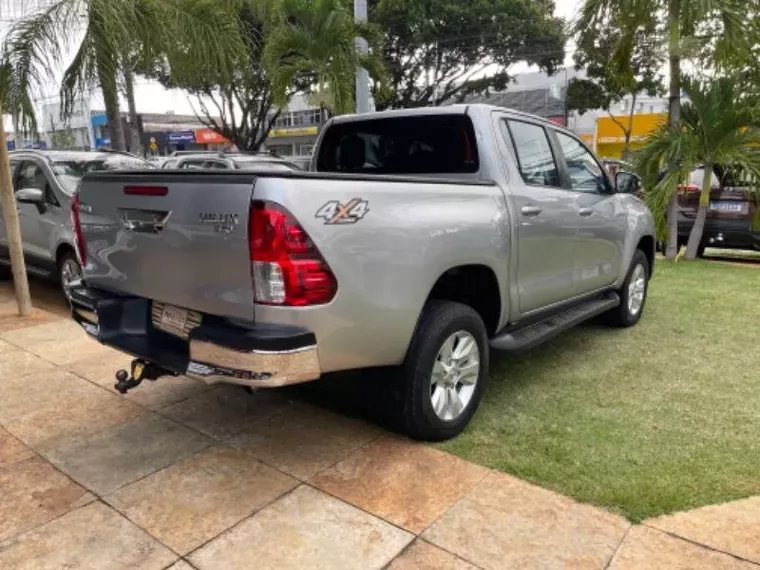 Toyota Hilux Prata 8