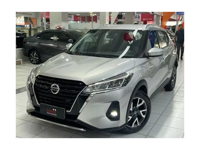 Nissan Kicks Prata 3