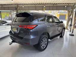Toyota Hilux SW4