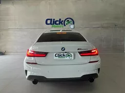 BMW 330i