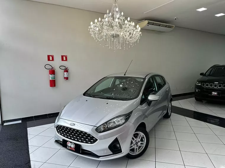 Ford Fiesta Prata 15