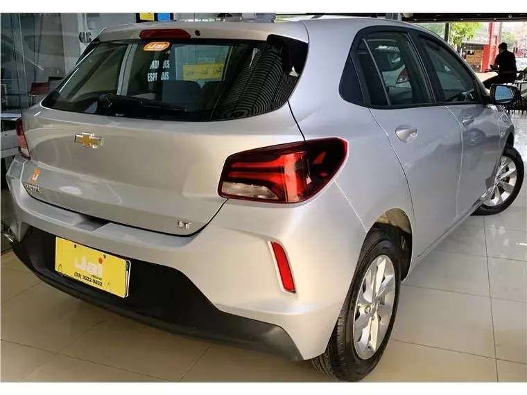 Chevrolet Onix Prata 10