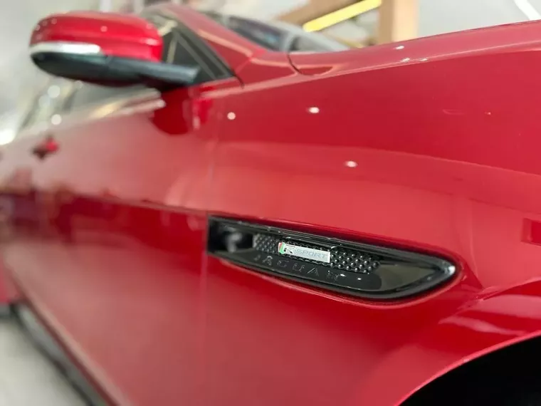 Jaguar XE Vermelho 17