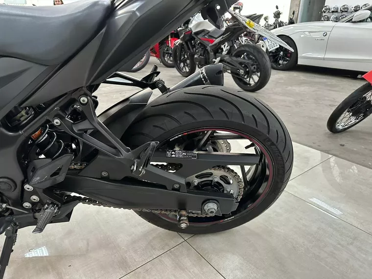 Suzuki GSX-S Preto 4