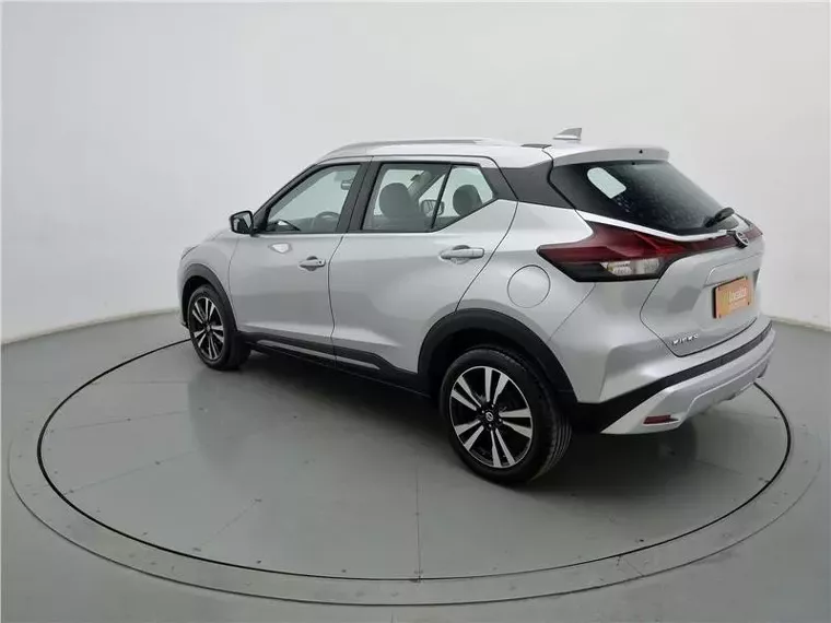 Nissan Kicks Prata 7