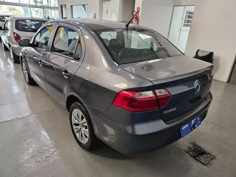 Volkswagen Voyage Cinza 1