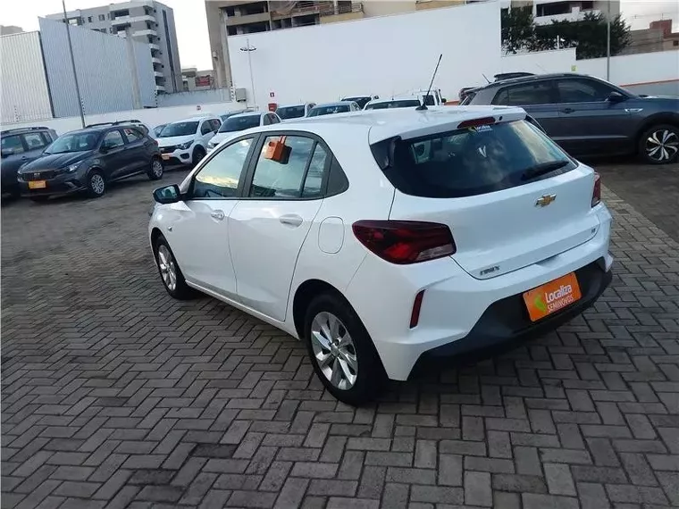 Chevrolet Onix Branco 1