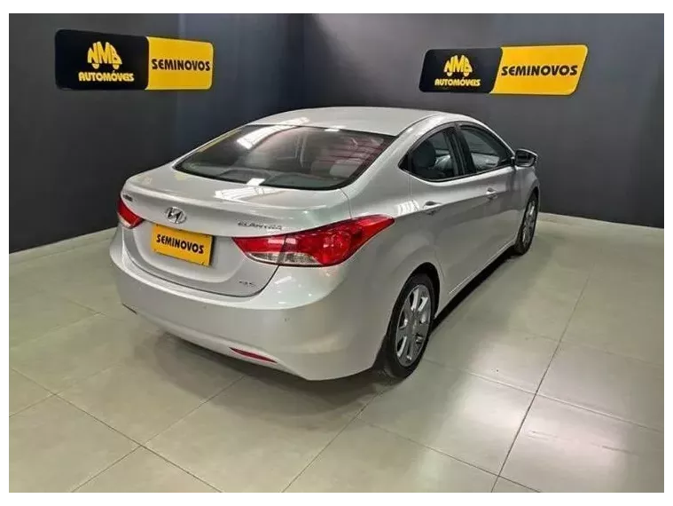 Hyundai Elantra Prata 8