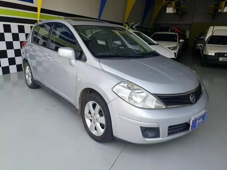 Nissan Tiida Prata 2