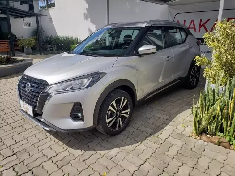 Nissan Kicks Prata 6