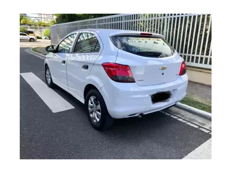 Chevrolet Onix Branco 1